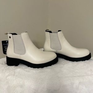 Aqua Diva White Boots